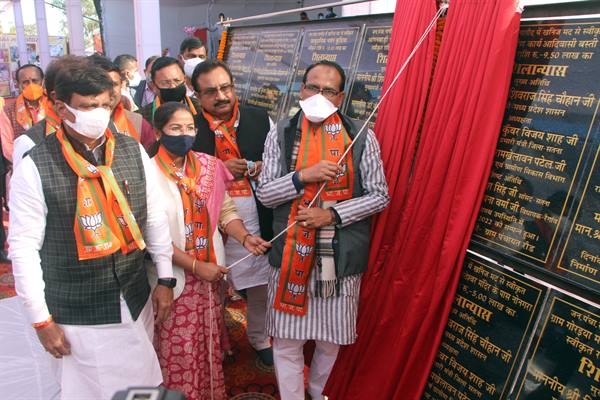 CM Chouhan gifts construction works worth Rs 10 crores to Durgapur