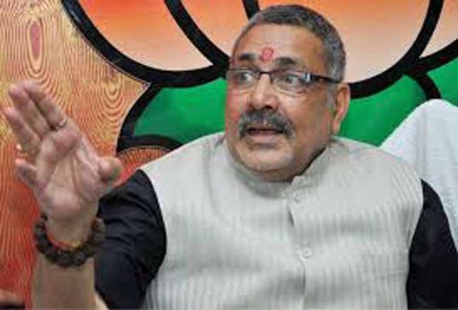  Lalu is blackmailer, Nitish a Dhritarashtra: Griraj Singh 