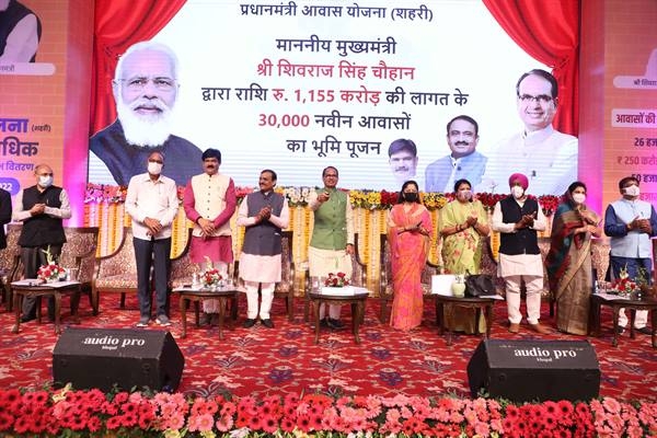 Cities of the state should be full of human feelings and complete in themselves : CM Chouhan