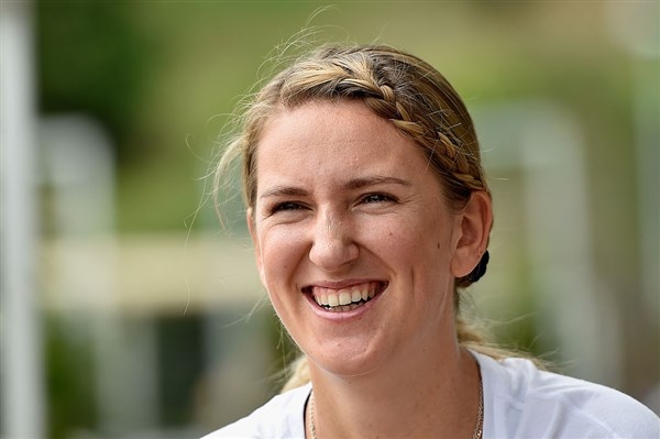  Azarenka hastens to tennis court after son s birth 