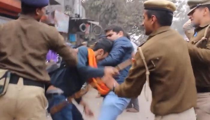  Journalists across West Bengal protest  police brutalities  