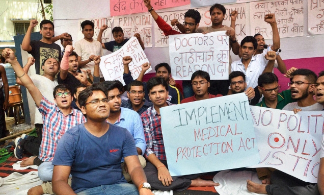  Seven die in Patna hospital as junior doctors strike work (Lead) 