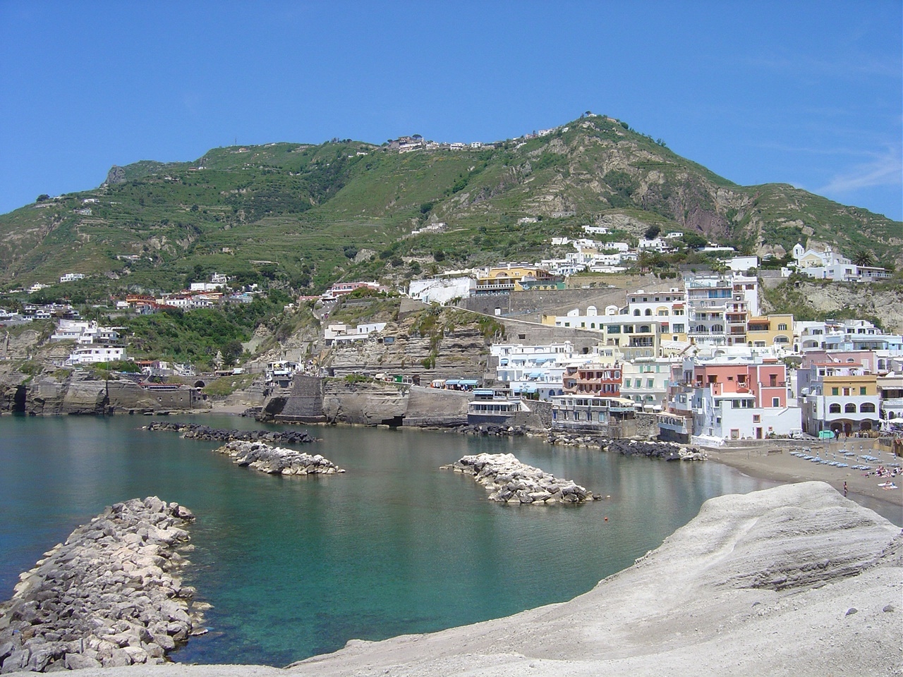  German tourist falls to his death on Italian island 