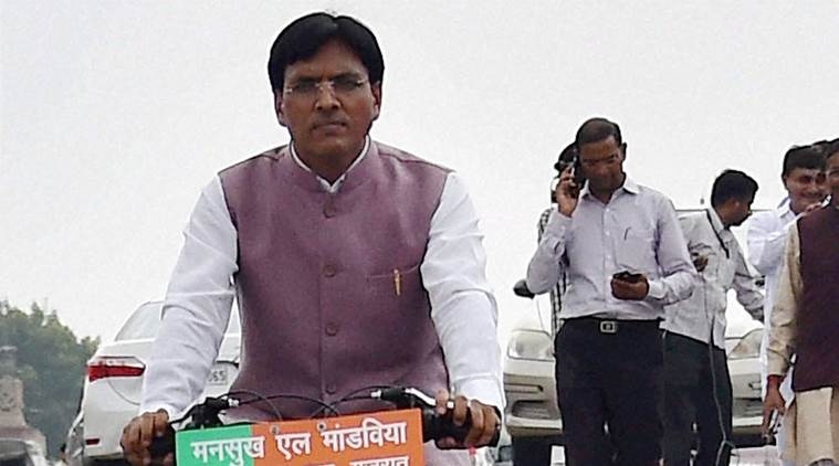  Shoe hurled at Union Minister in Gujarat 