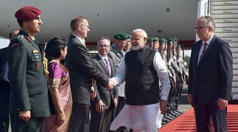 Modi meets German Chancellor (Lead) 