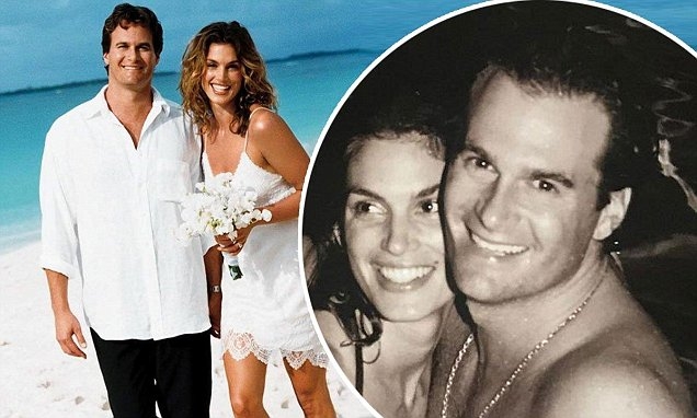 Crawford celebrates 19 years of marriage 