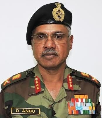  Northern command chief visits south Kashmir, commends troops 
