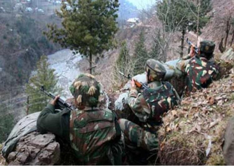  Indian, Pakistani troops trade fire on LoC 