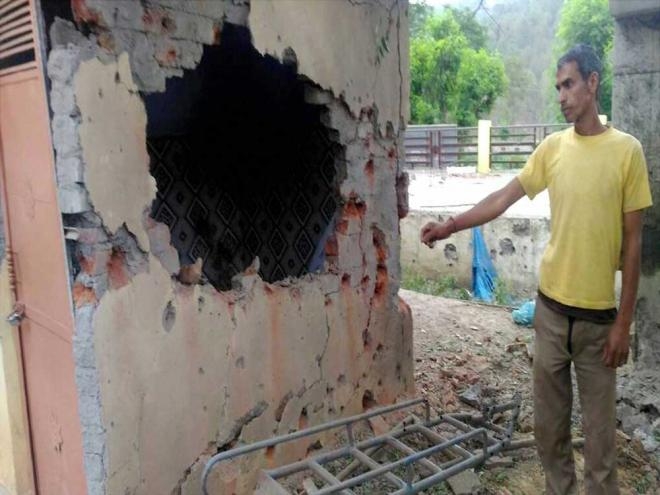  Civilian killed, 2 injured as India, Pakistan exchange fire along LoC (Lead) 