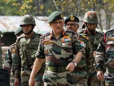  Army chief reviews security in Kashmir Valley 