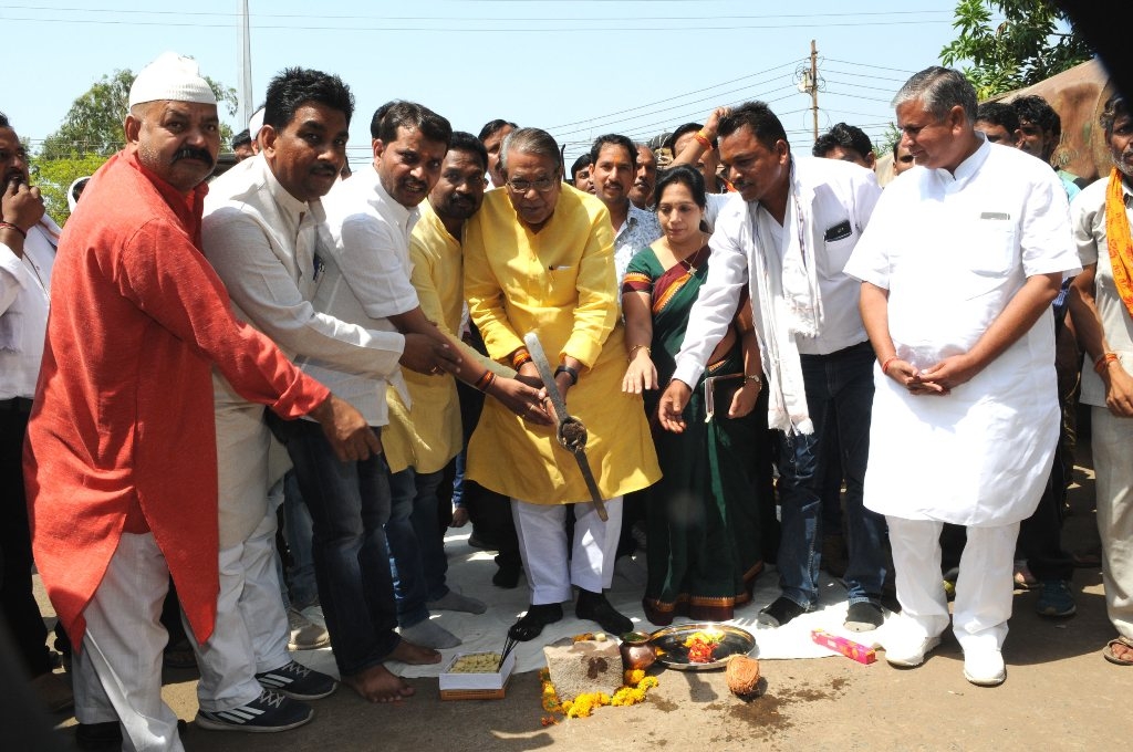 Revenue Minister Gupta Performs Bhoomi Poojan of Tar Road