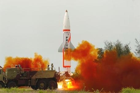  India test fires Prithvi II missile 