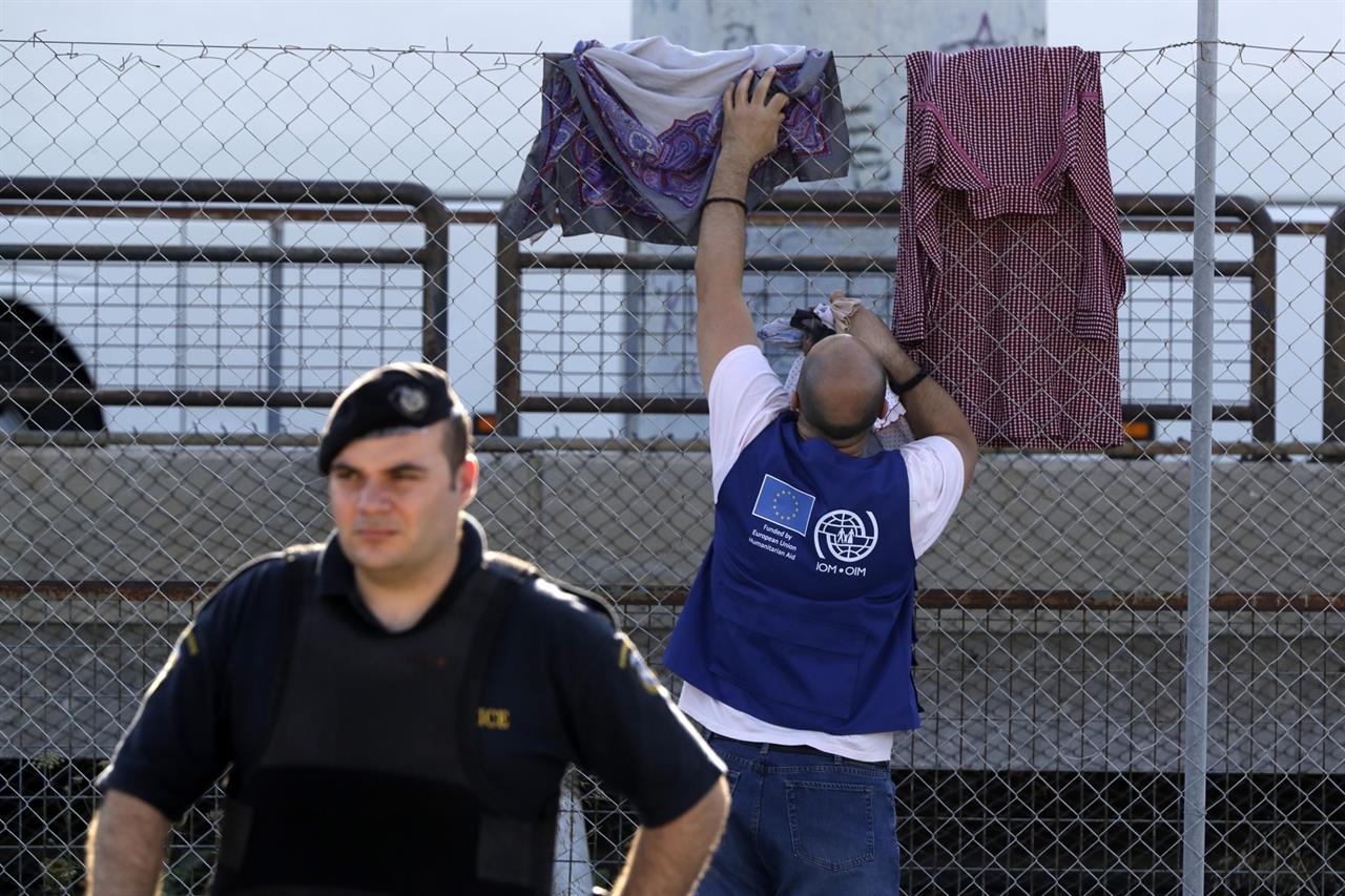  Improvised refugee, migrant camp evacuated in Athens 