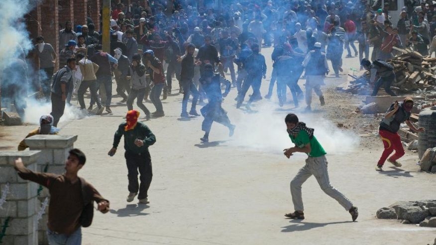  Protesters clash with security forces in Srinagar 
