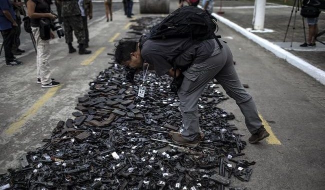  Brazilian authorities destroy 4,000 guns 