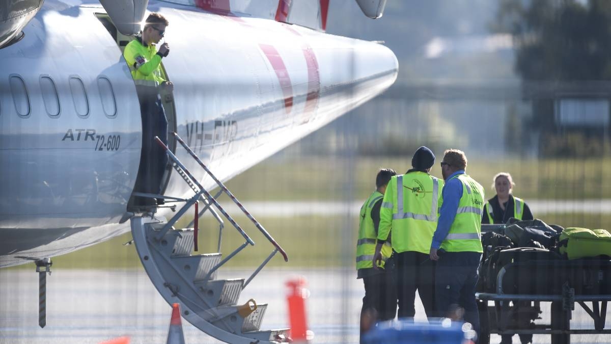  Bomb scare in Australian plane: Passengers leap to safety 