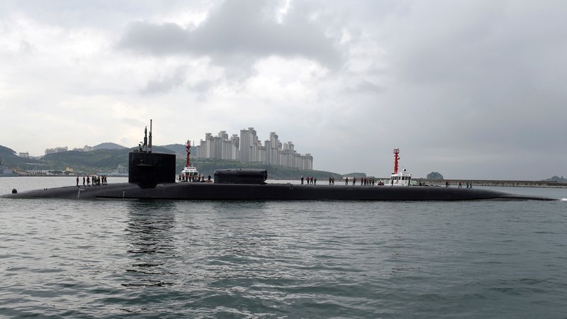  US submarine docks in Korean waters 