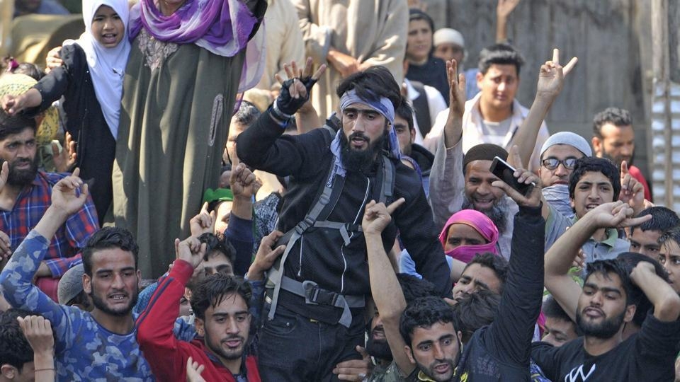  Militant displaying weapons at funeral surrenders 
