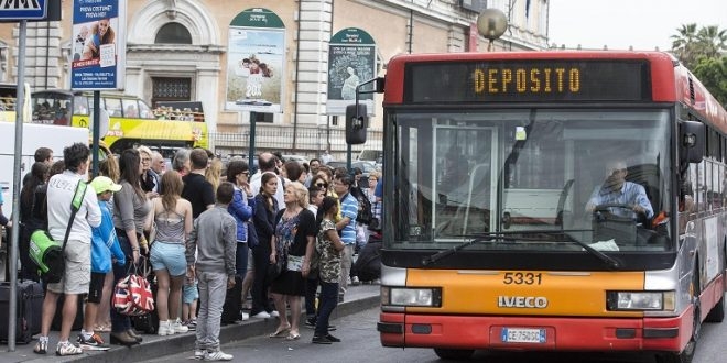  Probe after driverless bus hits car in central Rome 