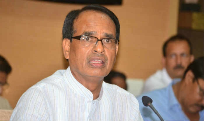  Shivraj begins fast for peace, farmers launch counter-protest opposite him (Night Lead) 