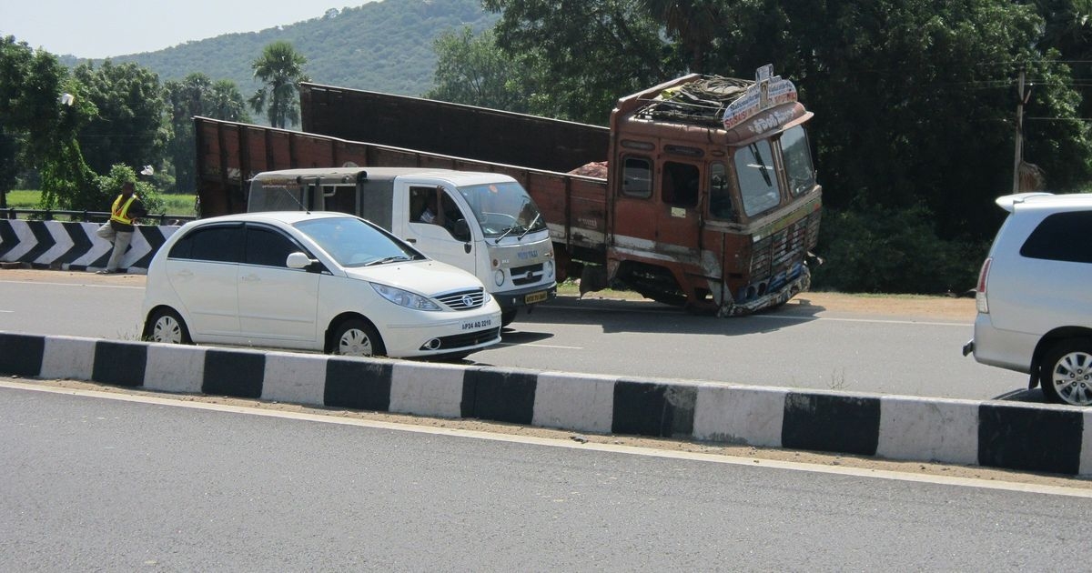  10 killed in UP road accident 