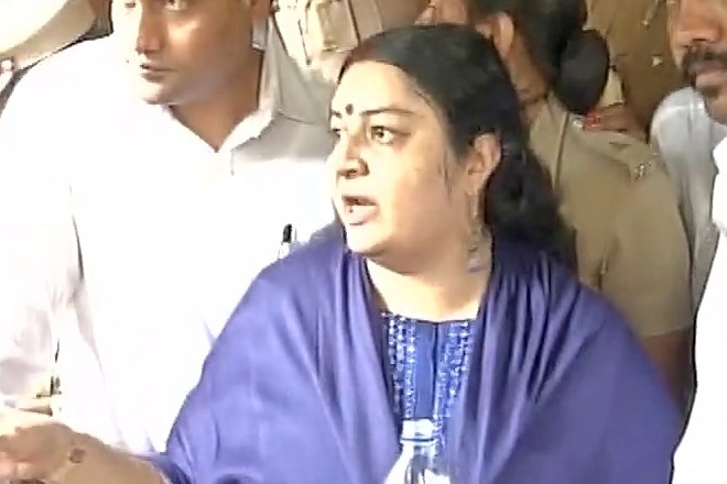  Deepa says denied entry to aunt Jayalalithaa s residence 