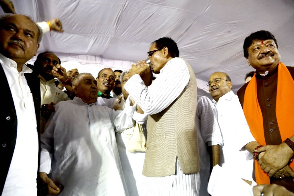 CM Chouhan breaks fast on thousands of farmers’ plea