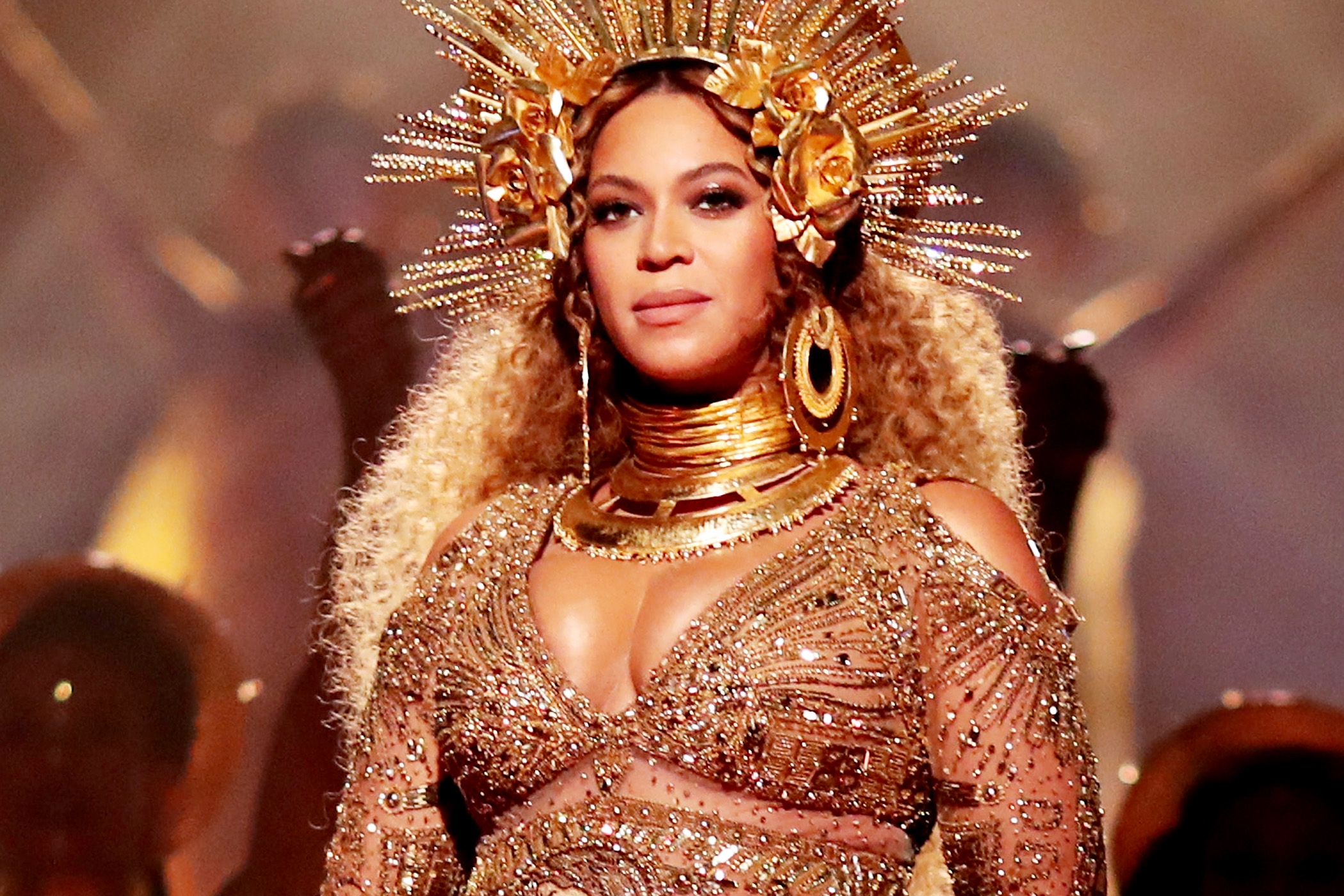  Beyonce planning to deliver twins at home 
