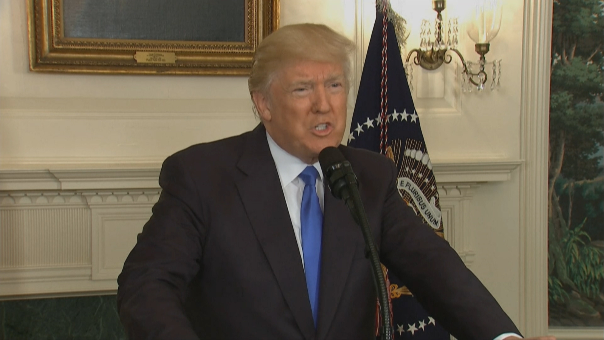  US Republican leader, aides shot; Trump says gunman killed (Second Lead) 