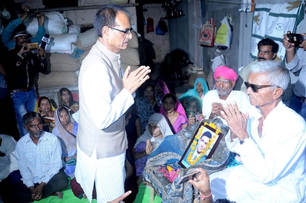 CM Chouhan Consoles Mother of Deceased Abhishek at Barkhedapanth