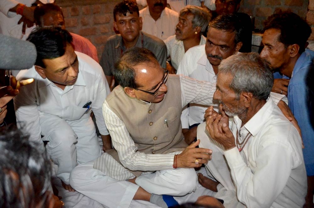 CM Chouhan Consoles Father of Deceased Farmer Late Satyanrayan at Lodh Village