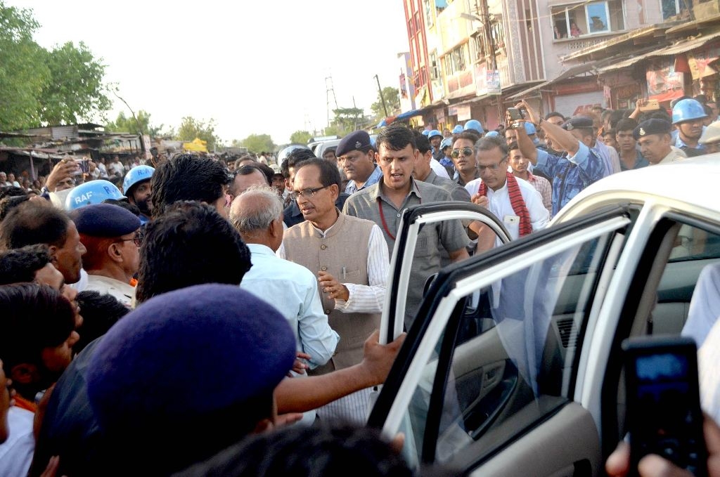CM takes stock of losses to business establishments during farmers’ agitation in Suvasra