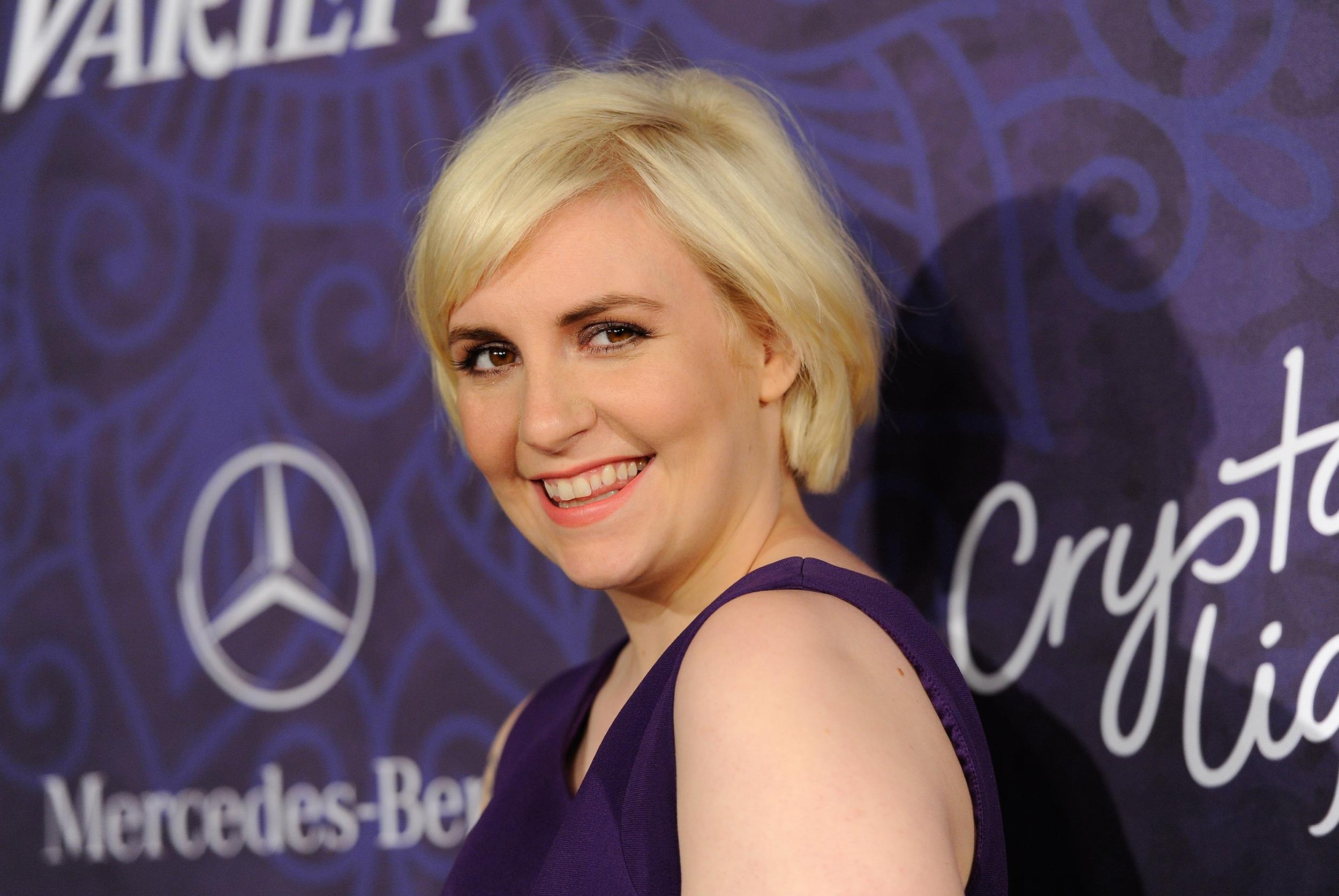  Lena Dunham tackles body image by posting nude photograph 