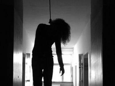  Young woman found hanging in Delhi flat 