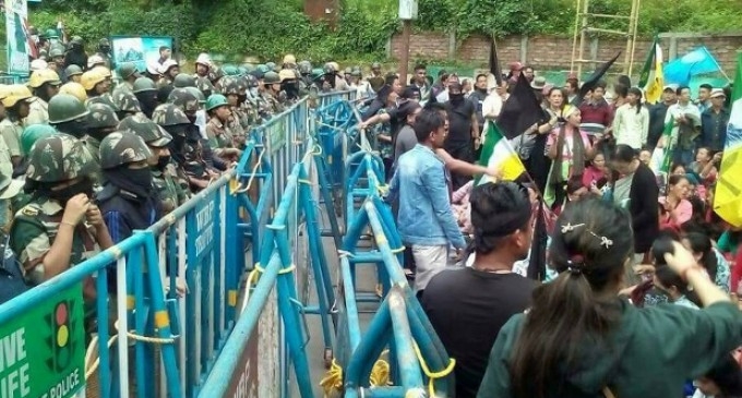  Darjeeling simmers in indefinite shutdown 