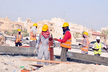  Bahrain bans outdoor work in hot weather 