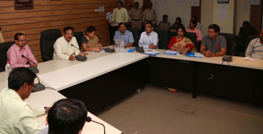 Criterion of registration of coaching institutes, fees, hostel facilities to be fixed
