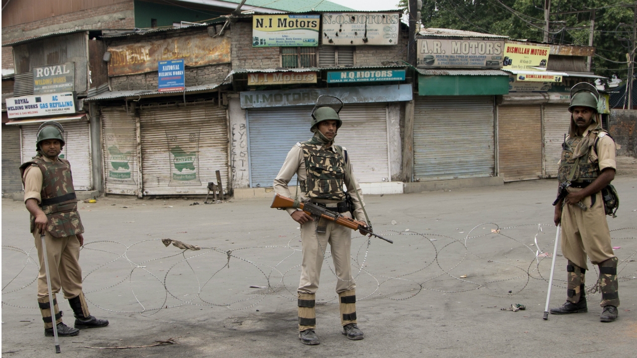  Srinagar mob lynch senior cop 