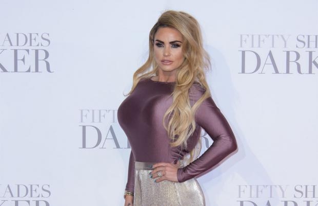  Katie Price in talks for  Dancing On Ice  