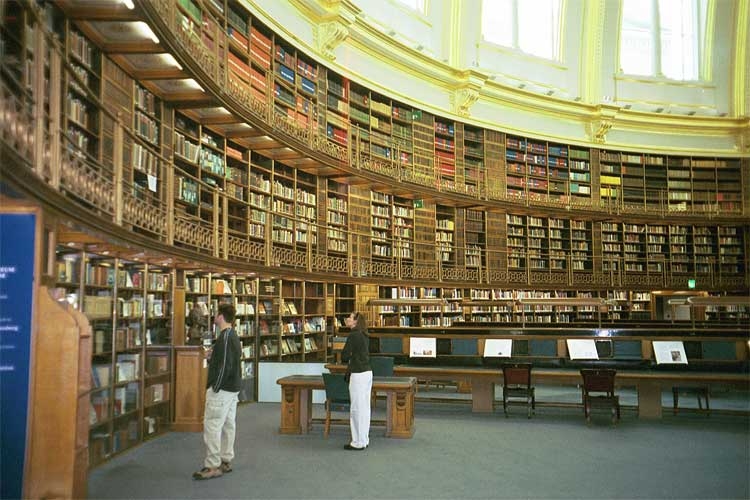  Catch  em young: The new  mantra  to revitalise public libraries 