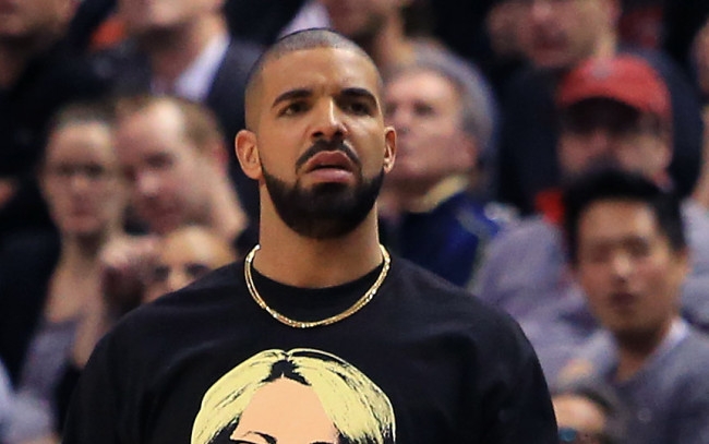  Drake is having child with model 