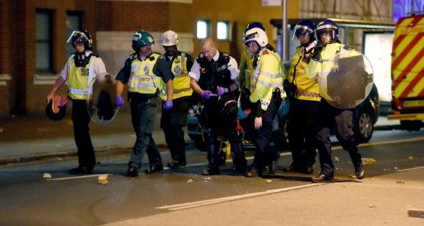  Six police officers injured in London protest 