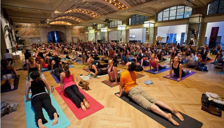  Toronto holds biggest-ever yoga event in North America 