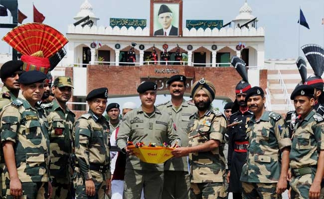  Indian, Pakistani troops exchange sweets 