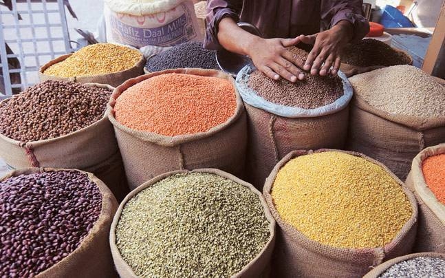 Purchase of Moong, Urad and Tuar on MSP and Onion @ Rs. 8 per k.g. Continues in State