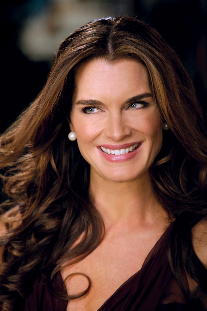  Brooke Shields strips down for ad 