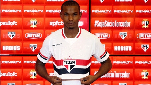  Lille agree deal for Brazilian midfielder Mendes 