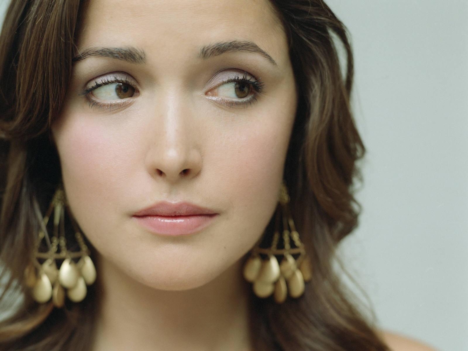  Rose Byrne still owns dresses she wore 20 years ago 