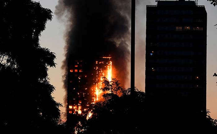  Huge fire at new block of flats in London 