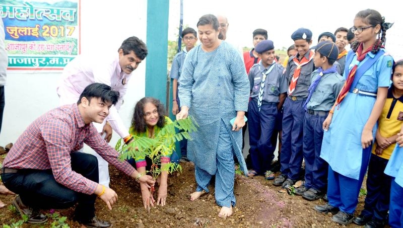 Shajapur Contributes in Grand Plantation Campaign